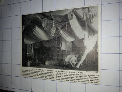 Mann des Krieges Matrosen Schlaf Canvas Hängematte Eve Out Dusche Bein Peitschen & Verstauen um 1950