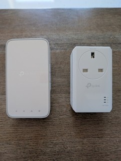 TP LINK AV1000 Gigabit Powerline Wi Fi Kit White (TL WPA7617 KIT)