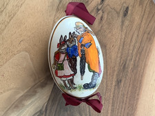Hübsches Osterei | altmodisch bemalt | Höhe 12 cm | Lehrer- Hase mit Schülern