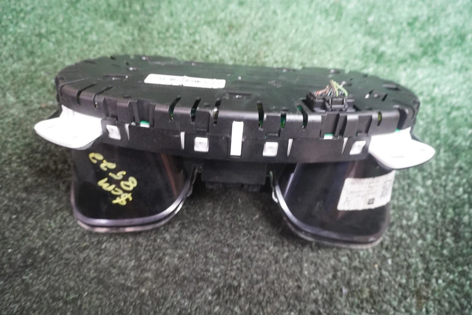 2015 2016 CHEVROLET Malibu Speedometer Gauge Cluster OEM 80K Miles 23263745 - Image 2 of 4