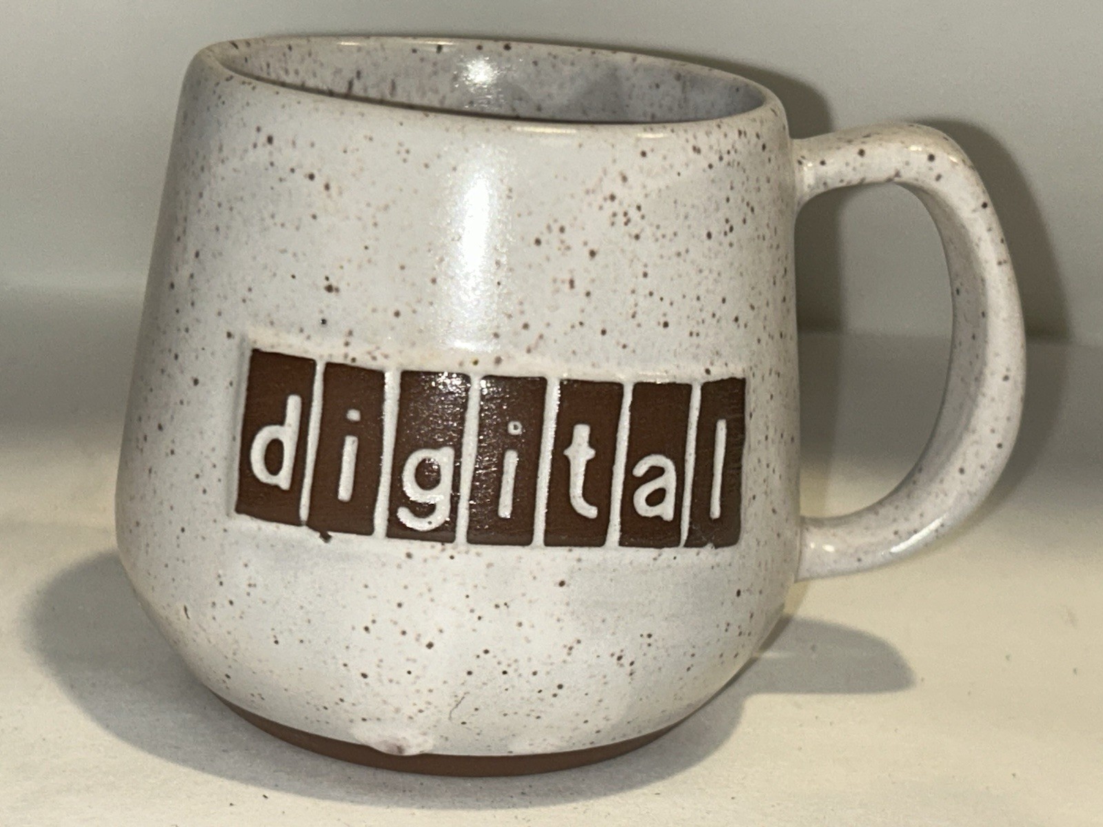 VINTAGE DIGITAL EQUIPMENT CORPORATION DEC LOGO COFFEE MUG BROWN SPECKLE