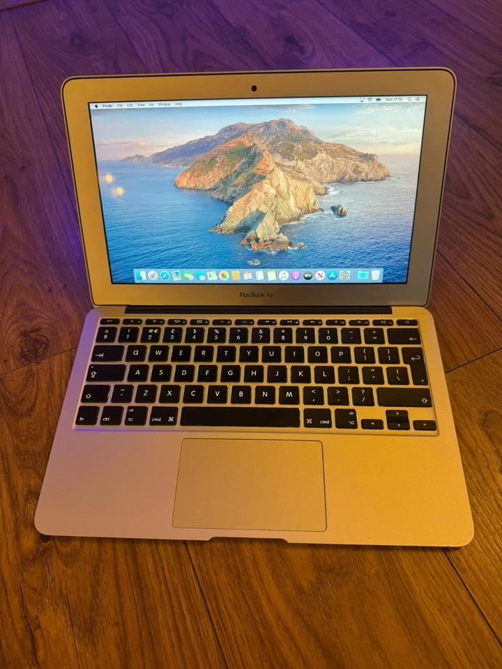 Apple MacBook Air 11" 2012 · i5 · 4GB · 240GB, photo 1 of 5