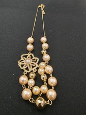 Collar ESIKA Perla Tono Dorado en Caja Blanca