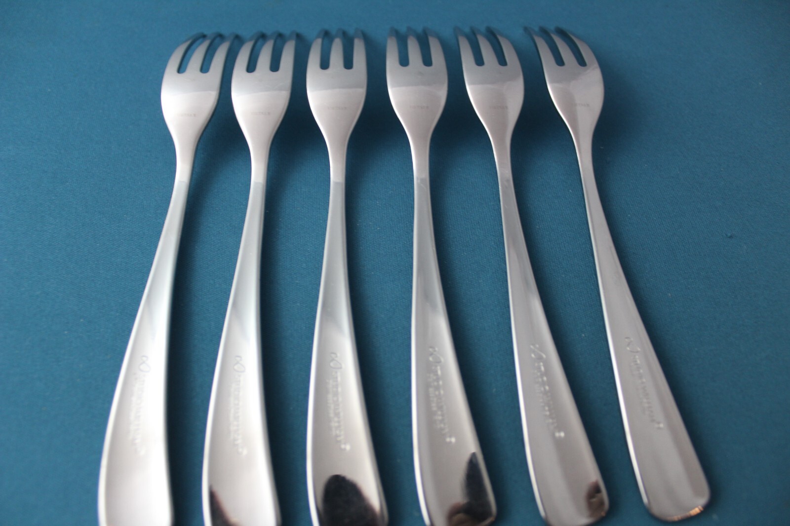 6 Salad Forks Studio William LARCH MIRROR Glossy 18/10 Stainless Vietnam 7 3/8"