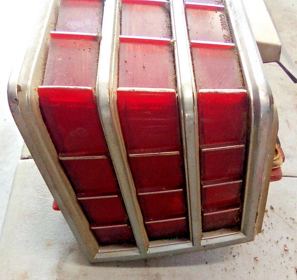 Pontiac Grand Am Lemans 1979 conjunto de luz trasera derecha LOC-190DG Foto 2 de 4