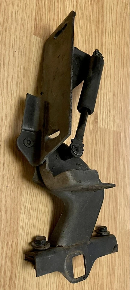 1984-1996 Chevrolet Corvette C4 capô dobradiça lado direito GM OEM 84-96 - Imagem 4 de 4