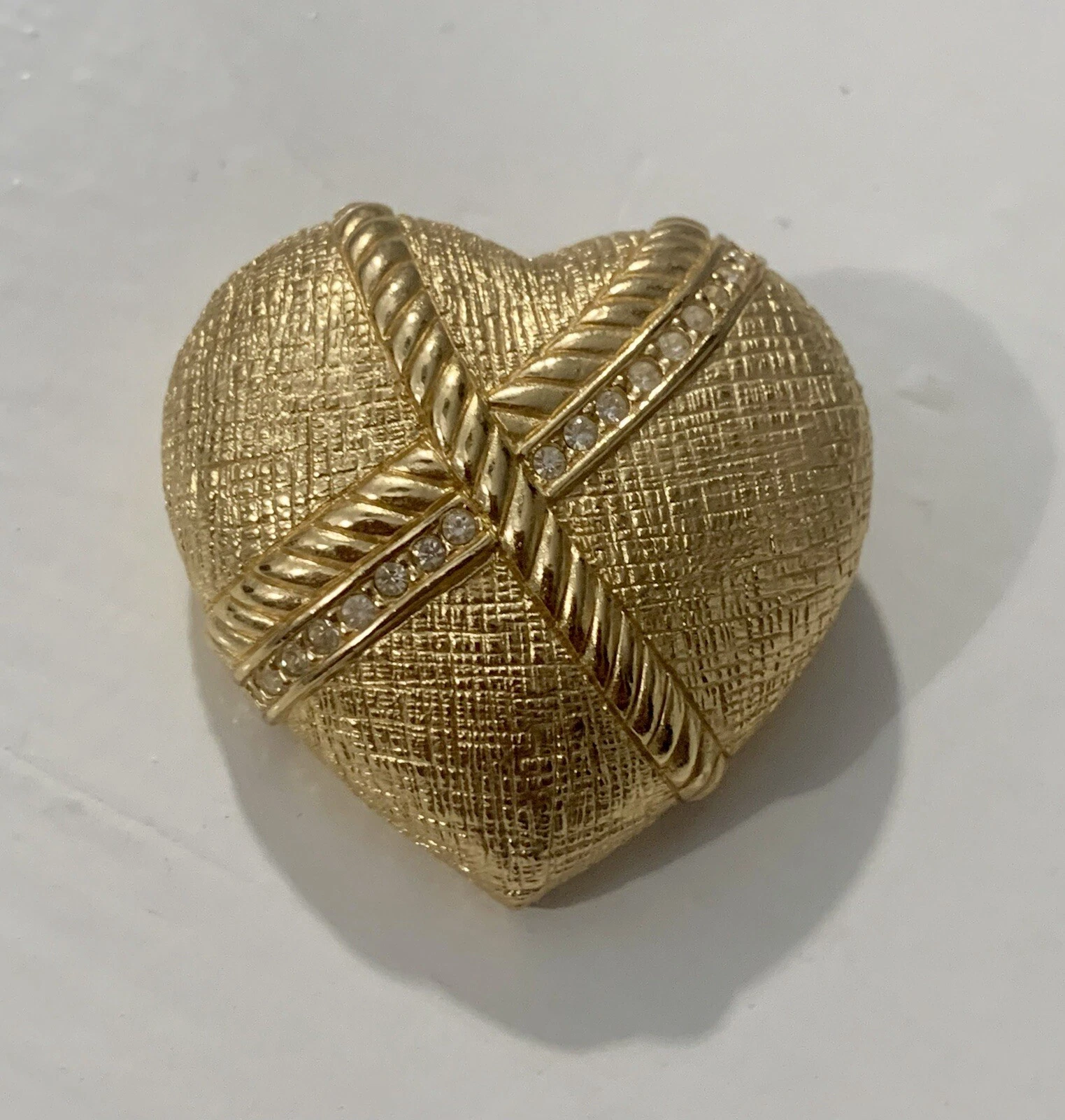 Broche vintage signée Christian Dior coeur corde avec cristaux Swarovski doré