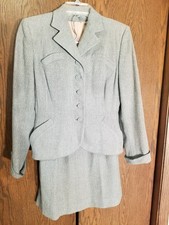 VTG 1950s Soft Green Woman's Suit, Wool Blend, Fitted Jacket w/2 pockets