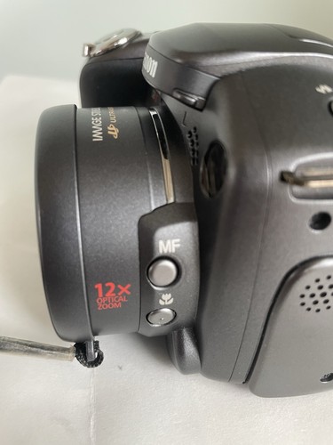 Canon PowerShot Pro Series S3 IS 6MP with 12x Image Stabilized Zoom Flip Screen - Picture 14 of 18
