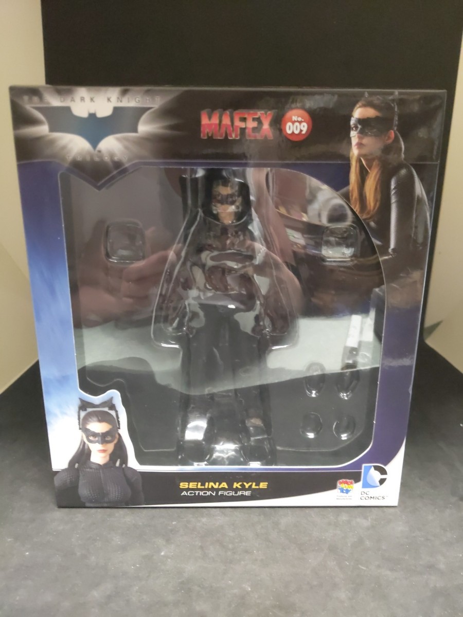 Mafex Medicom 009 The Dark Knight Catwoman Selina Kyle Figure