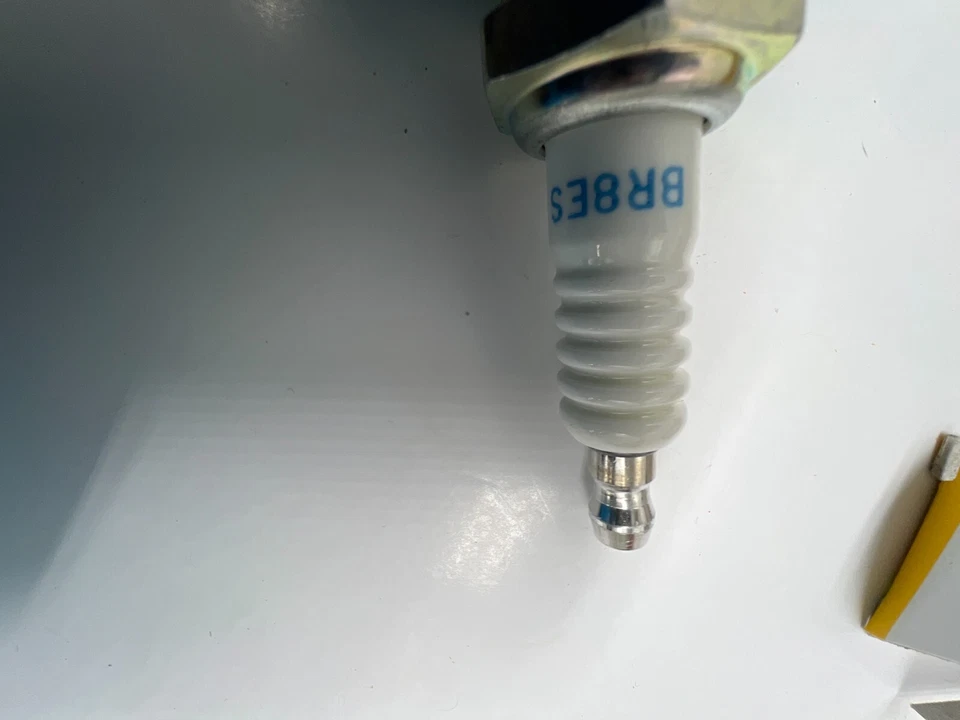 (QTY 4) NGK Spark Plug BR8ES 5422 for Kawasaki Kdx220R Husqvarna Cr250 Wr250 360 Foto 3 de 4