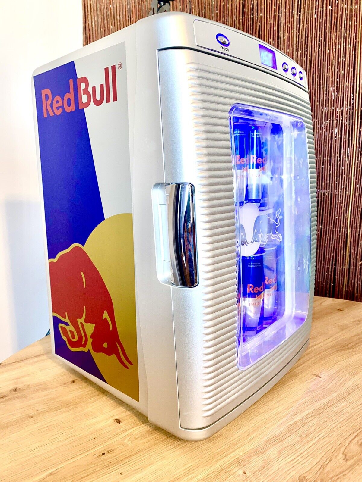 Mini frigo Red Bull di seconda mano per 499 EUR su Bembrive su WALLAPOP