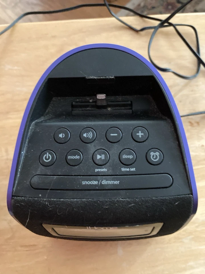 Radio reloj FM estéreo Apple iHome IPL 22 con base de iluminación Foto 2 de 2