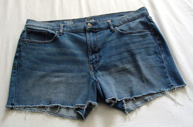 a.n.a Medium-Light Wash "HIGH RISE" CUT-OFF Denim Jean SHORTS Sz 18 (3.5 In)