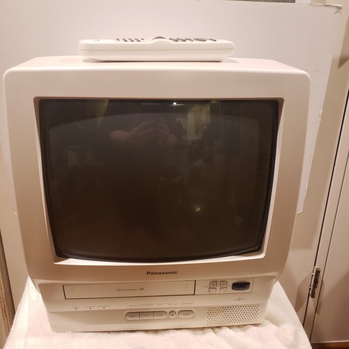 Panasonic PV-M1356W 13" CRT TV VHS VCR Combo Retro Gaming & Remote - SERVICED