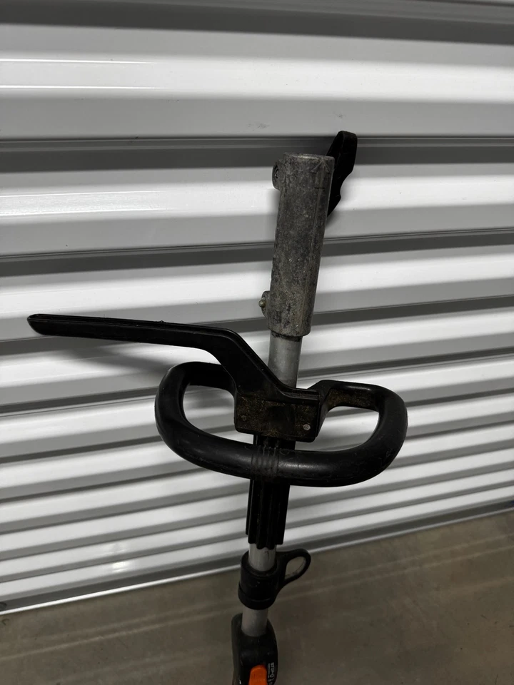 Cabezal eléctrico y acelerador del motor STIHL KM90R Weedeater/Trimmer 28cc Foto 3 de 4