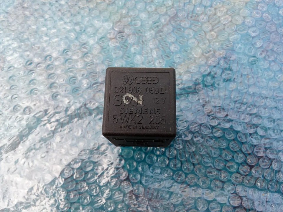 relais pompe a carburant Volkswagen Audi Siemens 5WK2 205, 321906059D 12v N°2 - Photo 2/4