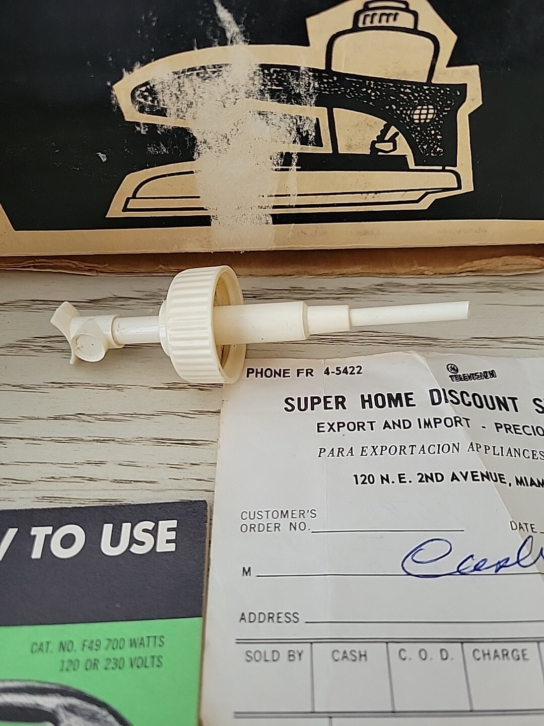 Vintage GE Spray Steam & Dry Travel Iron W/Overseas Adapters F49 Tags Still On