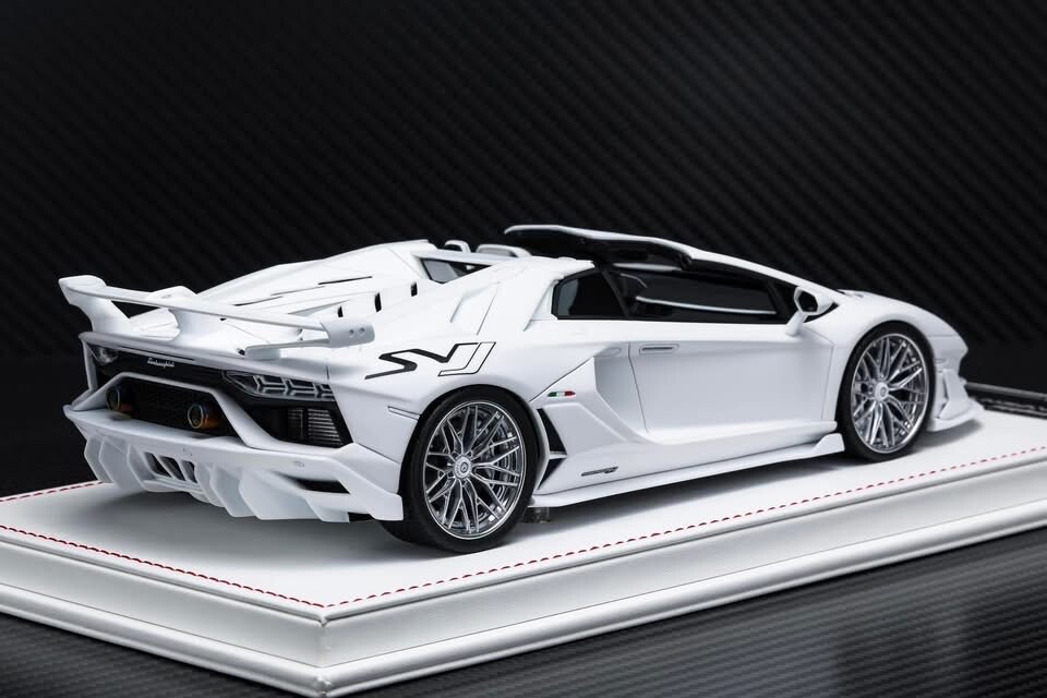 Lamborghini Aventador SVJ Roadster (White) [Davis & Giovanni] 1:18