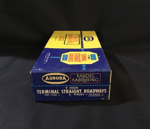 Aurora Model Motoring #1520 Striped 9” Terminal Straight Roadways 4 Pieces w Box - Picture 5 of 6