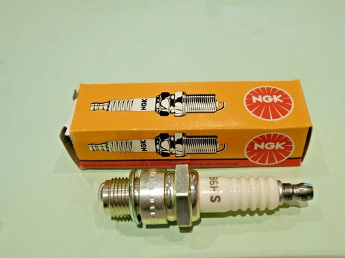 BSA BANTAM  D1 D3 D5 D7 GENUINE NGK SPARK PLUG  B6HS 'NEW'