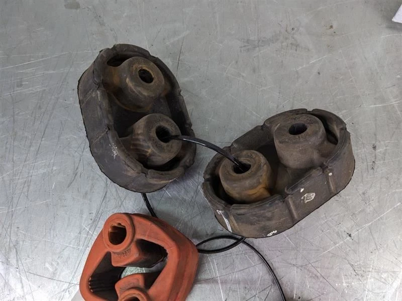 Ford Thunderbird 2002-05 silenciador escape goma aislador/colgador juego de 4 - OEM Foto 4 de 4