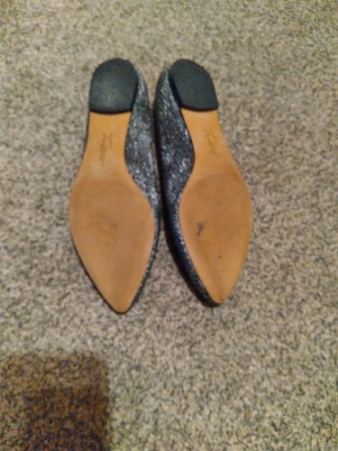 Trotters Signature Gry/Slvr Snakeskin Shiny Design, Flats, Size 6M, Narrow Toe - Picture 4 of 5