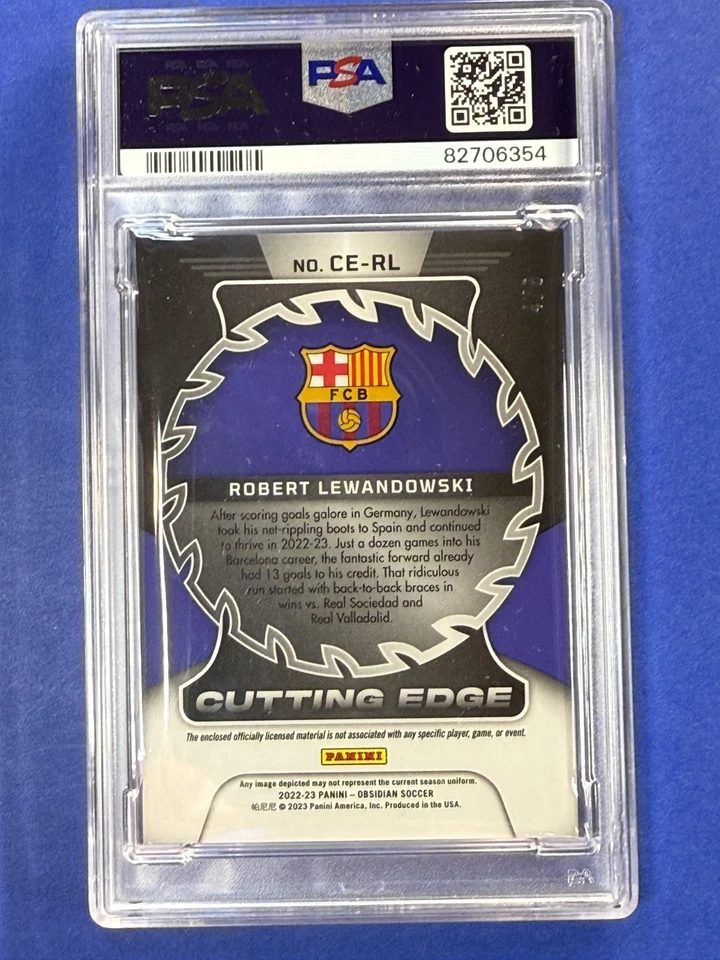 Robert Lewandowski 2022 Obsidian 4/8 Red Flood Cutting Edge Relic PSA 9 Barcelon - Bild 2 von 2