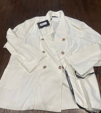 PrettyLittleThing White Double-Breasted Woman  s Blazer Six-Button Notch Lapel