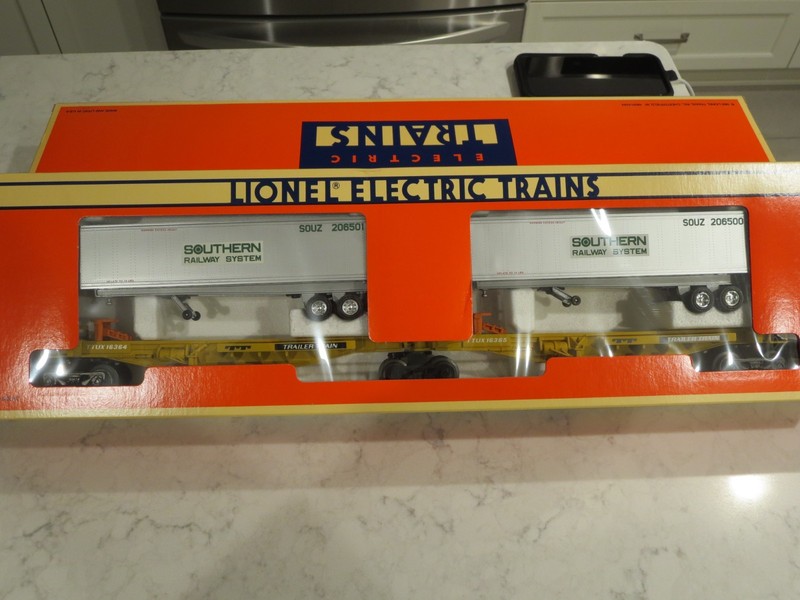LIONEL TRAINS SOUTHERN TTUX FREIGHT FLATCAR SET, BRAND NEW O GAUGE O SCALE!!