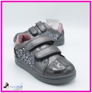 scarpe bimba con strappo