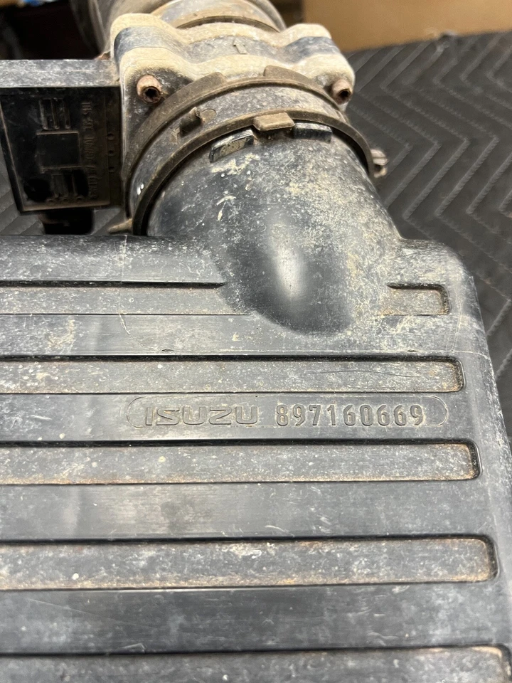 Isuzu Trooper 1998-2002 filtro limpiador de caja de aire MAF conjunto de carcasa OEM #913EM Foto 3 de 4