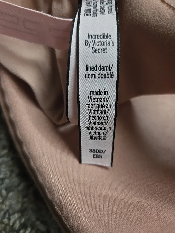 SUJETADOR CON AROS DOBLE DEMI/DEMI FORRADO VICTORIA'S SECRET TALLA 38DD Foto 3 de 4