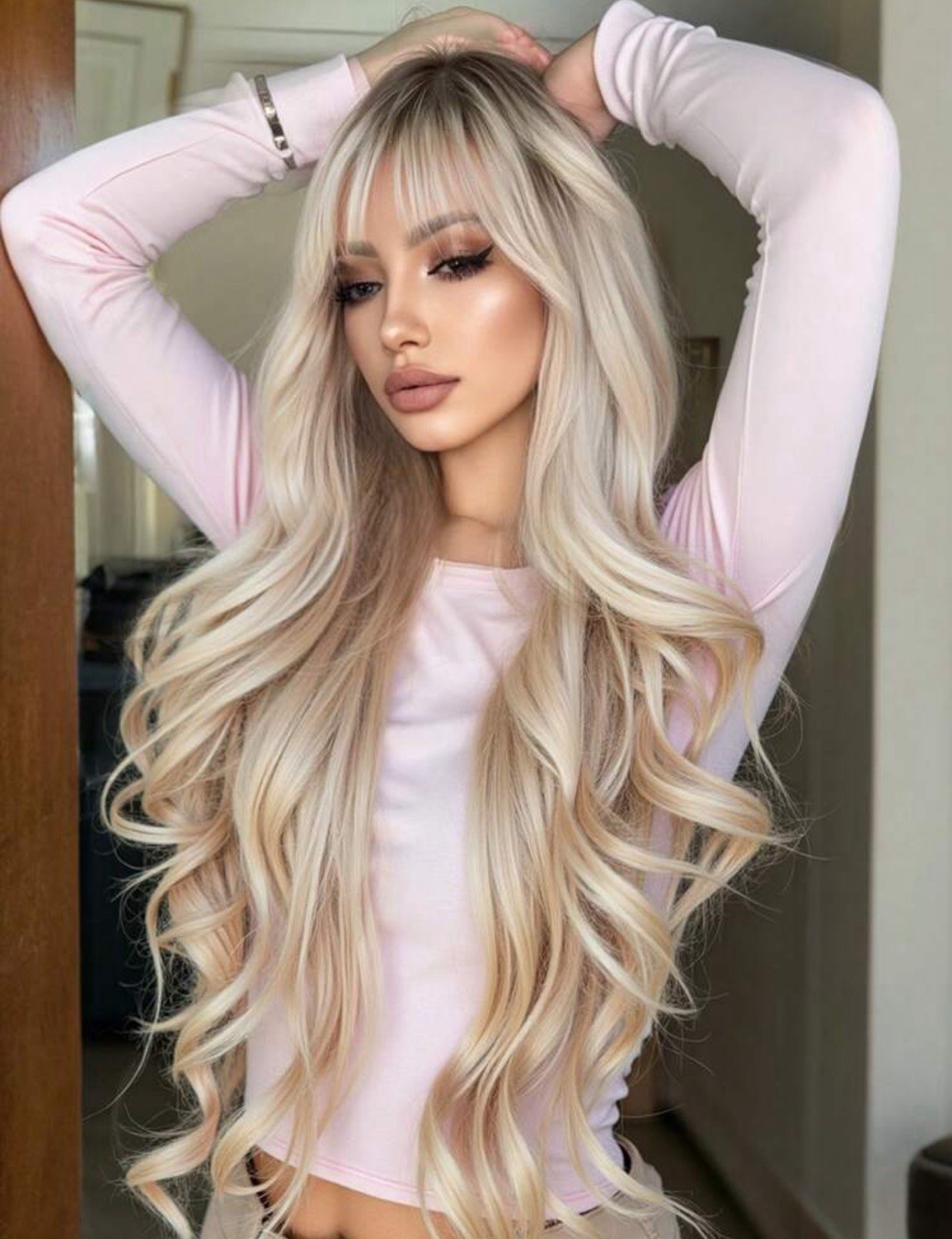 Perruque synthétique longue 70cm blond foncé aux boucles haute résistance