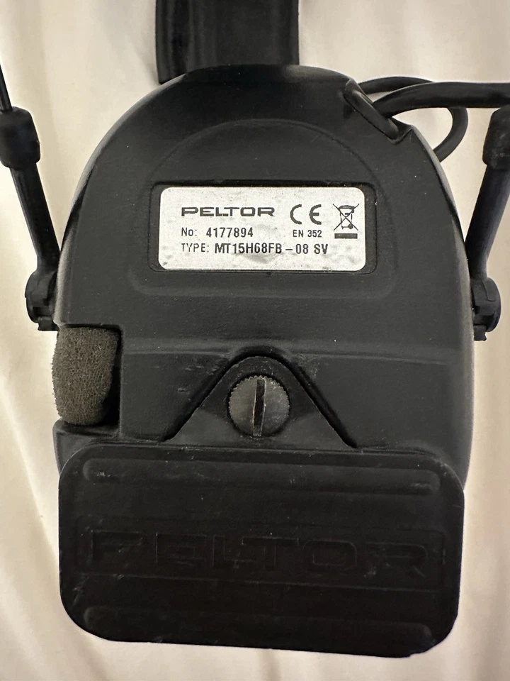 Defensor auditivo 3M Peltor COMTAC III verde follaje con micrófono de pluma MT17H682FB-09 Foto 4 de 4