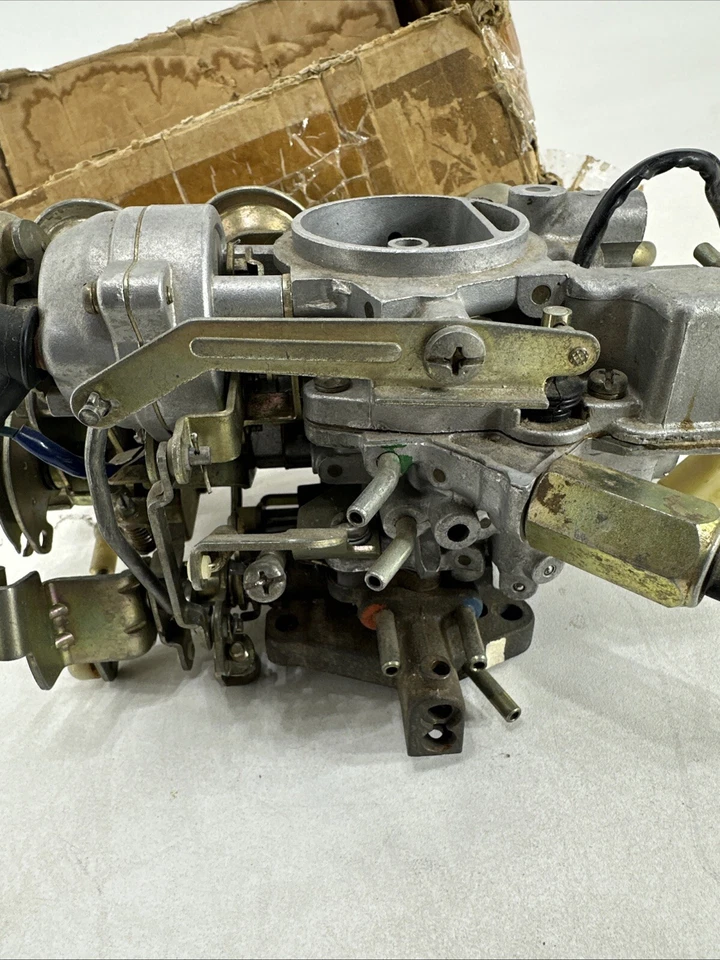 Carburador de 2 barriles Mazda parte genuina 1981 1985 Mazda GLC E563-13-600b Foto 2 de 4