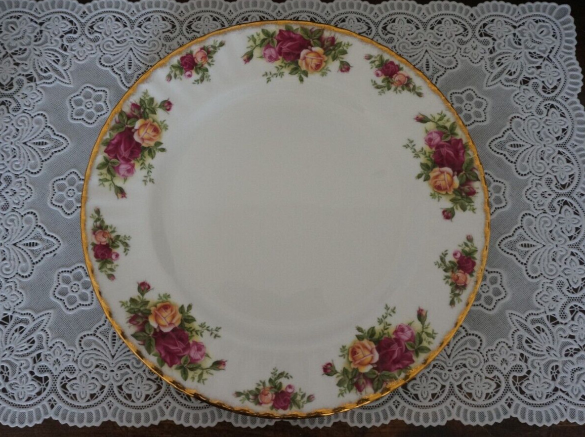 VINTAGE Royal Albert Bone China Old Country Roses Dinner Plate, England