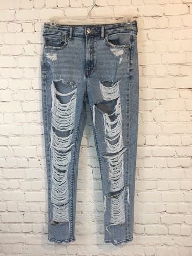 American Eagle Womens Size 6 Ripped 