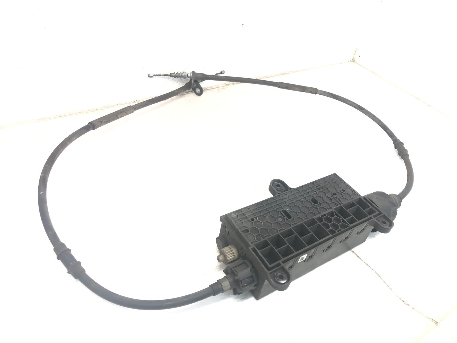 2014-2017 MASERATI QUATTROPORTE EMERGENCY PARKING BRAKE ACTUATOR W/ CABLE OEM