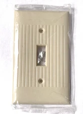 Sierra ivory bakelite ribbed Light switch plate cover Single gang Vtg Deco