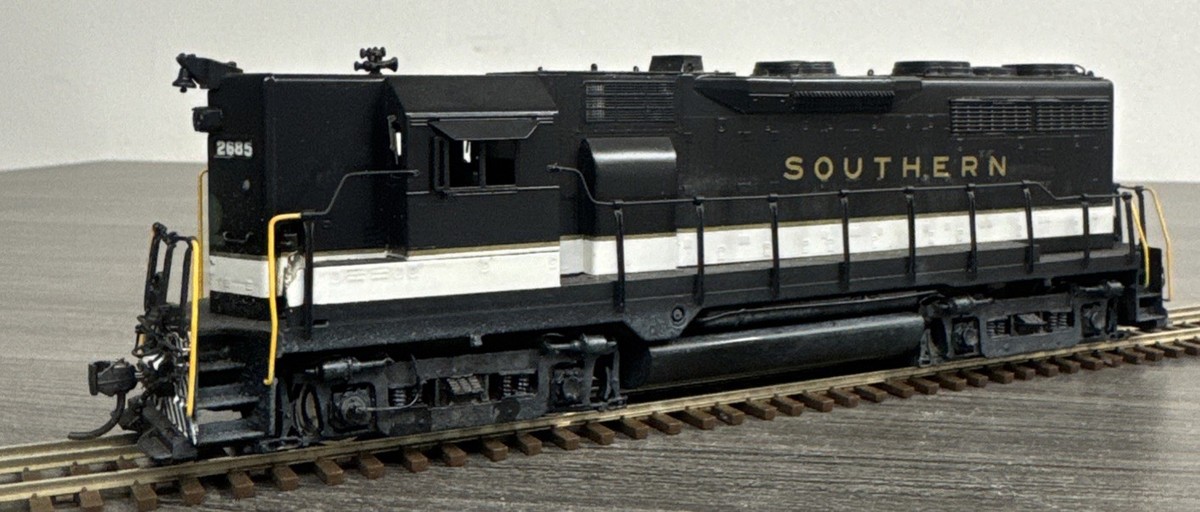 Oriental Limited HO Brass EMD GP35 2500HP High Hood SRR (Southern