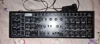 Behringer Pro 1 Mono Analogue Synthesiser Synth Excellent Condition with Box