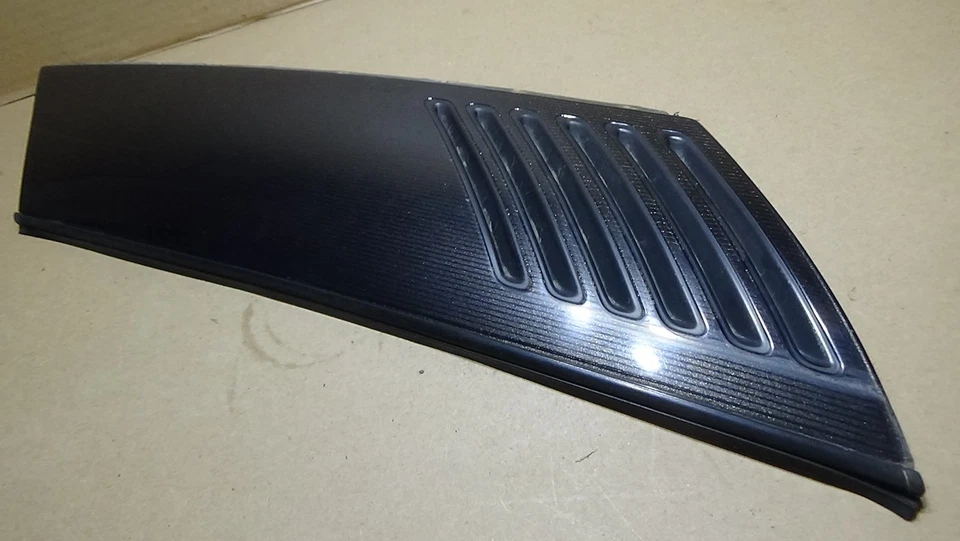 Moldura de cuarto trasero Toyota Celica 1986-1989 Foto 3 de 4