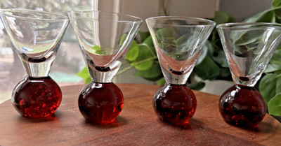 Set of 4 Vintage Bubble Bottom Cordial Shot Glasses Red  3¾'' MCM Holiday