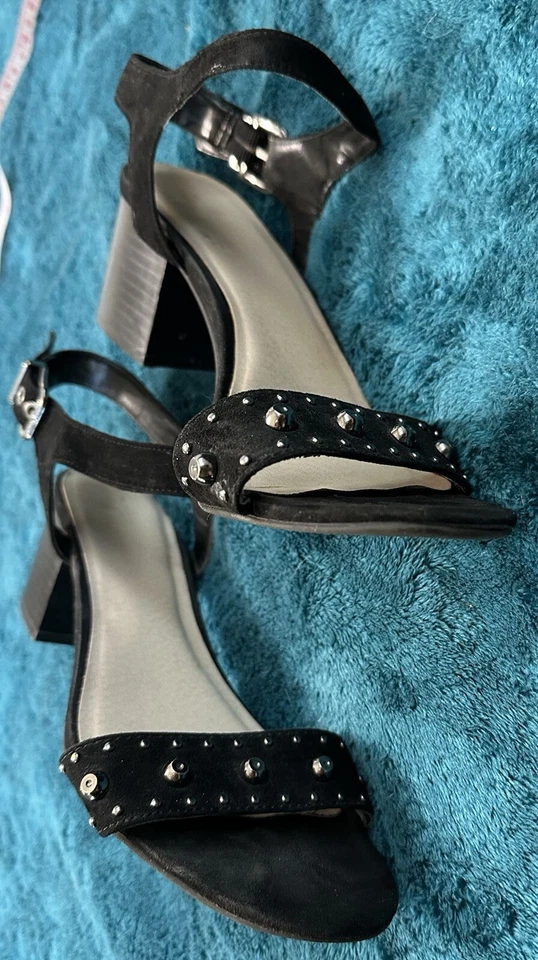 Sandálias Simply Vera, By Vera Wang salto cravejado preto tamanho 9.5 - Imagem 4 de 4