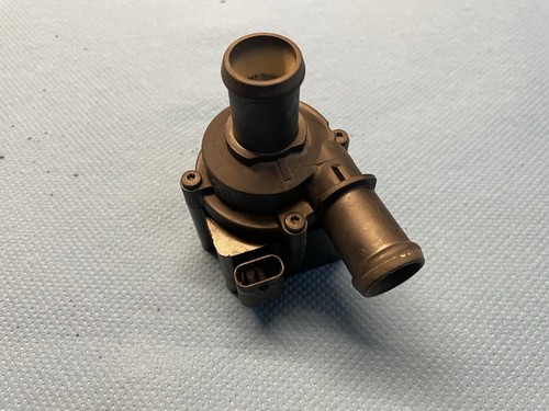 Audi VW Seat Skoda Zusatzwasserpumpe Wasserpumpe Zusatzpumpe 06H121601J