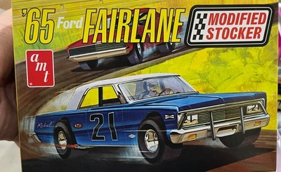 AMT 1010 1965 Ford Fairlane Modified Stocker Model Car Kit 1/25 McM niob