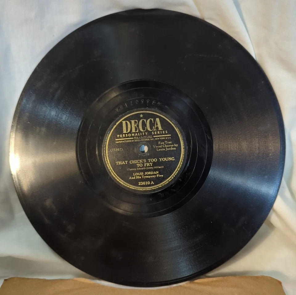 Louis Jordan – That Chick's Too Young To Fry  ~ 1946 ~ Jump Blues/Boogie Woogie Foto 2 de 4