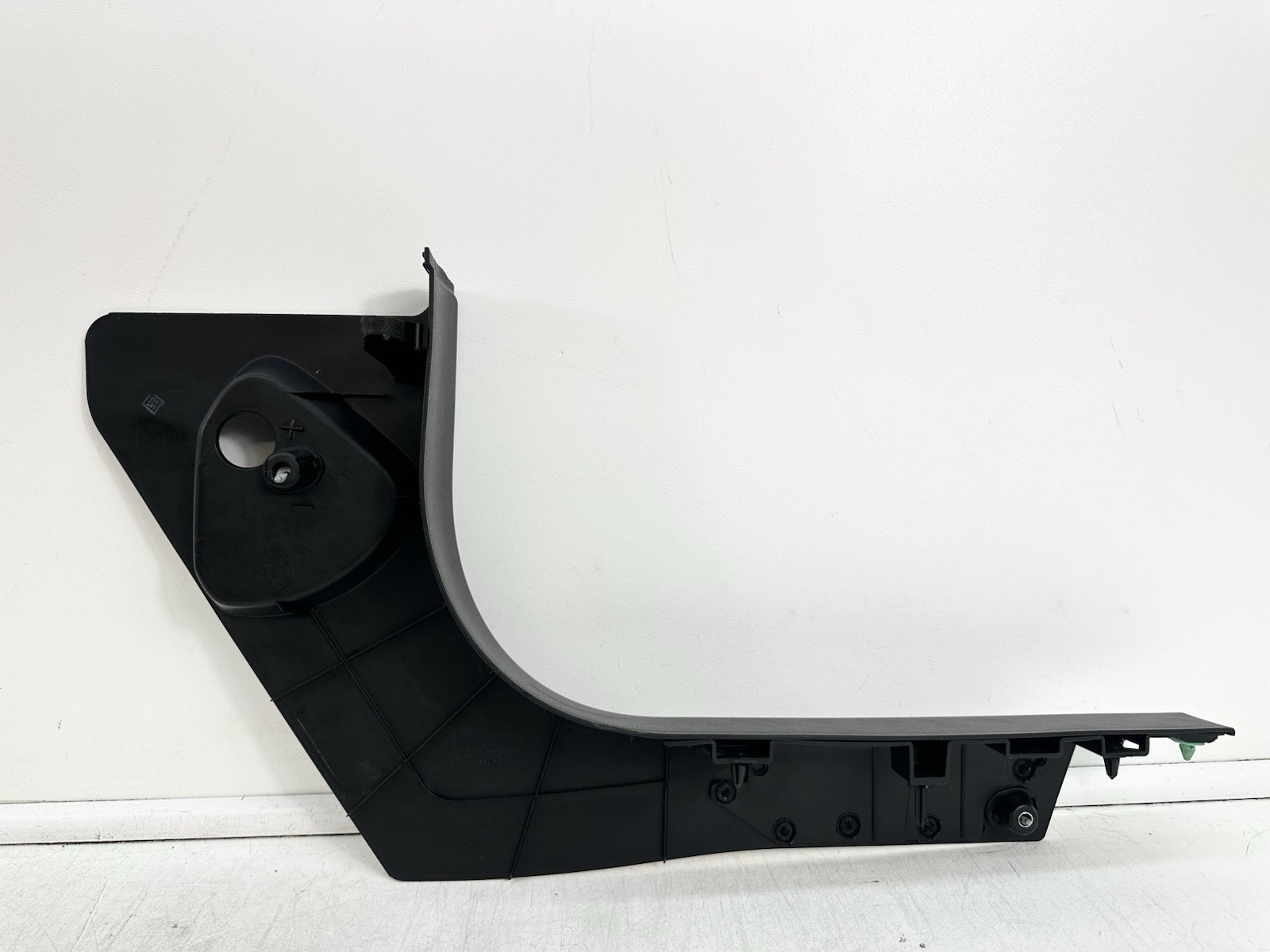 Maserati Ghibli S Q4 2014-2021 Front Left Kick plate P/N 6700113670