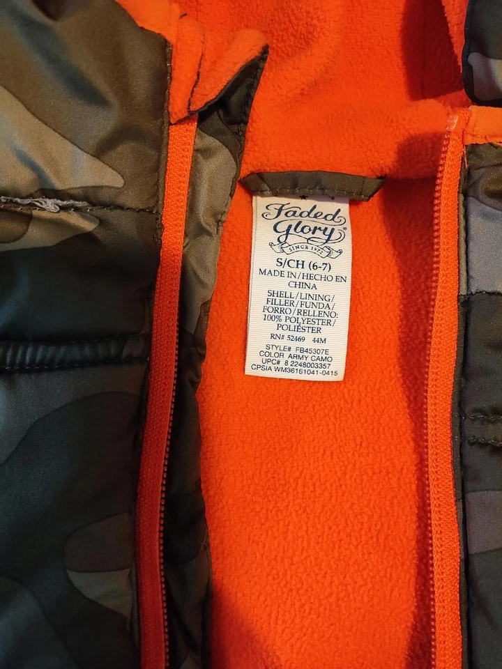 Chaqueta acolchada de camuflaje para niños con forro polar naranja Foto 3 de 4
